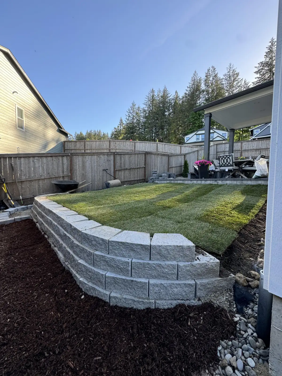 Block retaining wall construction in West Linn Oregon