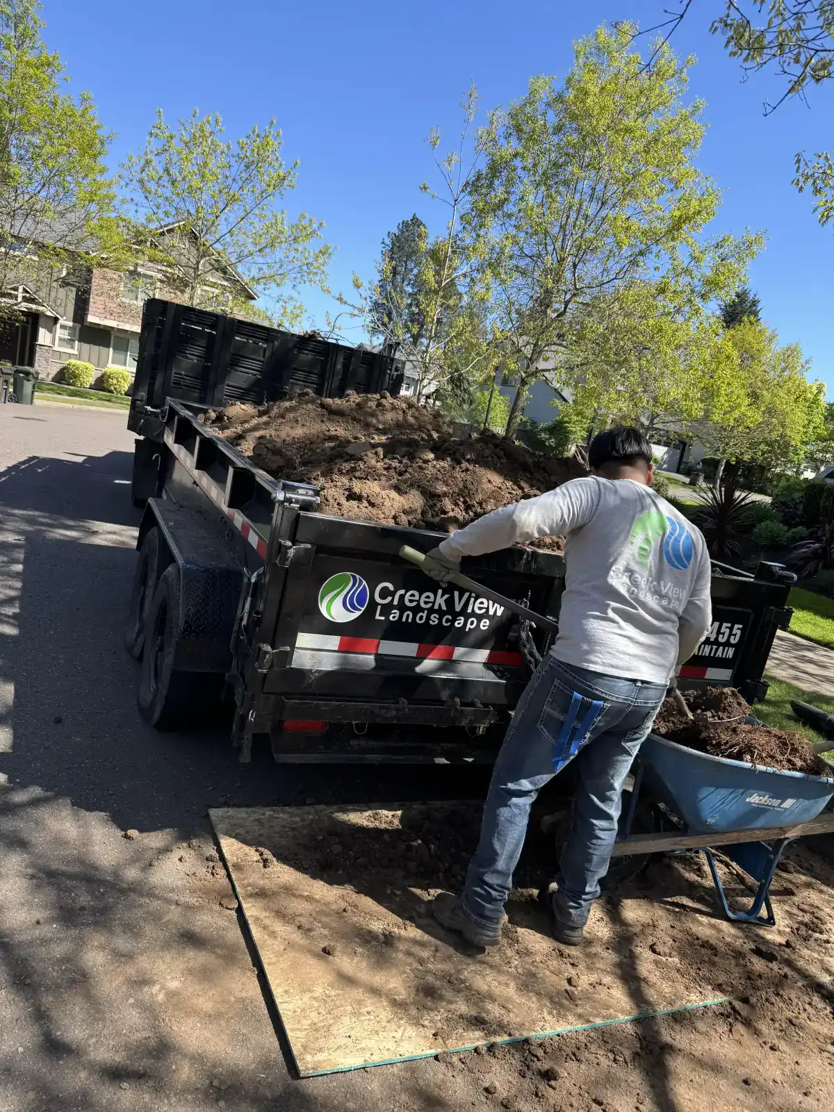 CreekView Landscape team equipment and crew in Woodburn Oregon